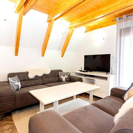 Hill View Chalets 자블야크 외부 사진