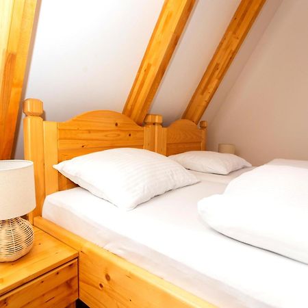 Hill View Chalets 자블야크 외부 사진