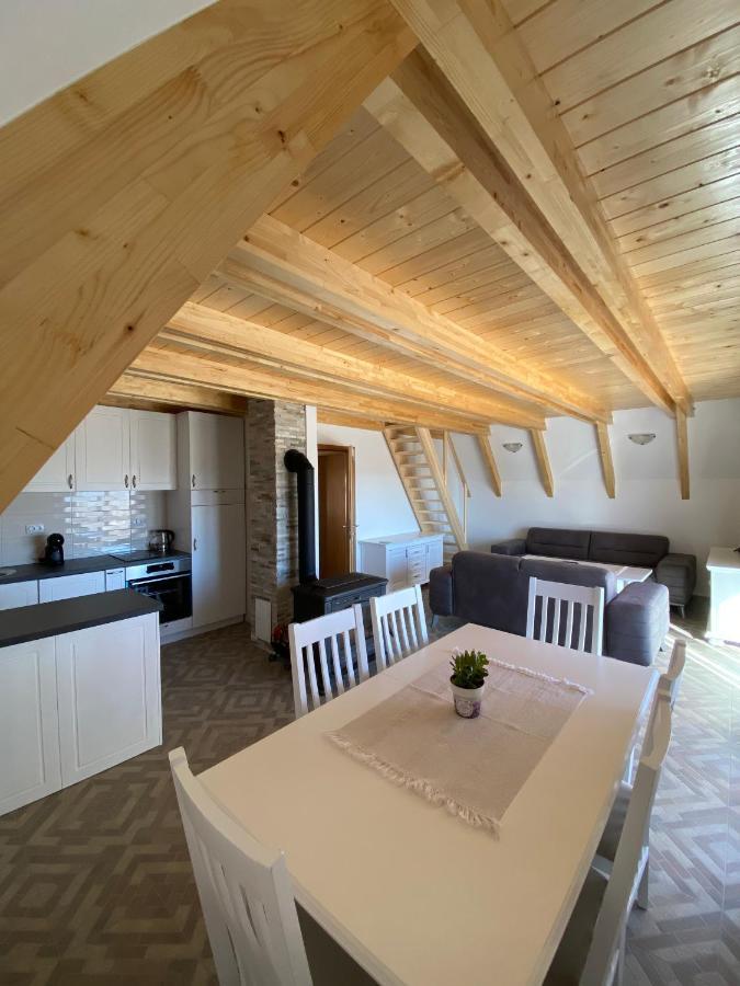 Hill View Chalets 자블야크 외부 사진