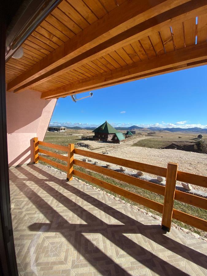 Hill View Chalets 자블야크 외부 사진