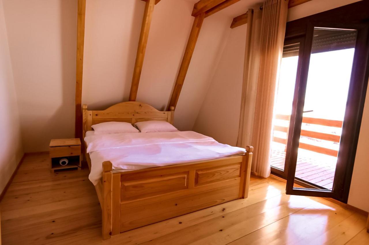 Hill View Chalets 자블야크 외부 사진