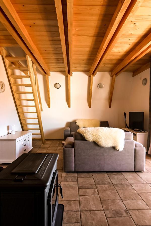 Hill View Chalets 자블야크 외부 사진