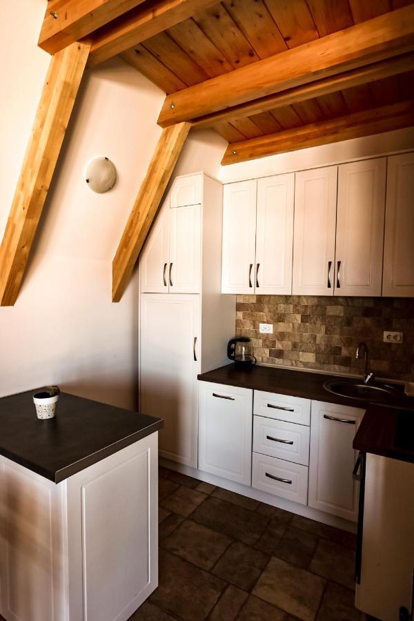 Hill View Chalets 자블야크 외부 사진