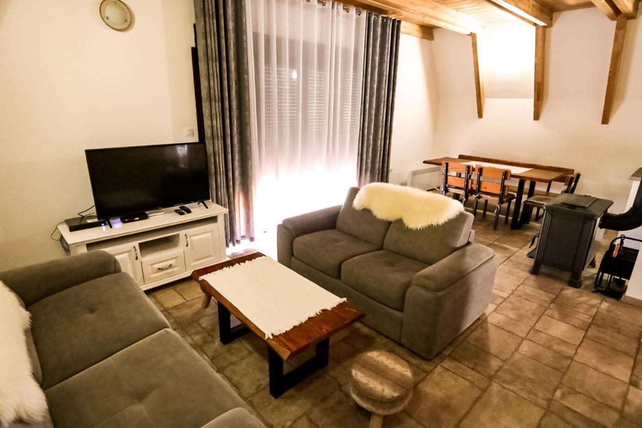 Hill View Chalets 자블야크 외부 사진
