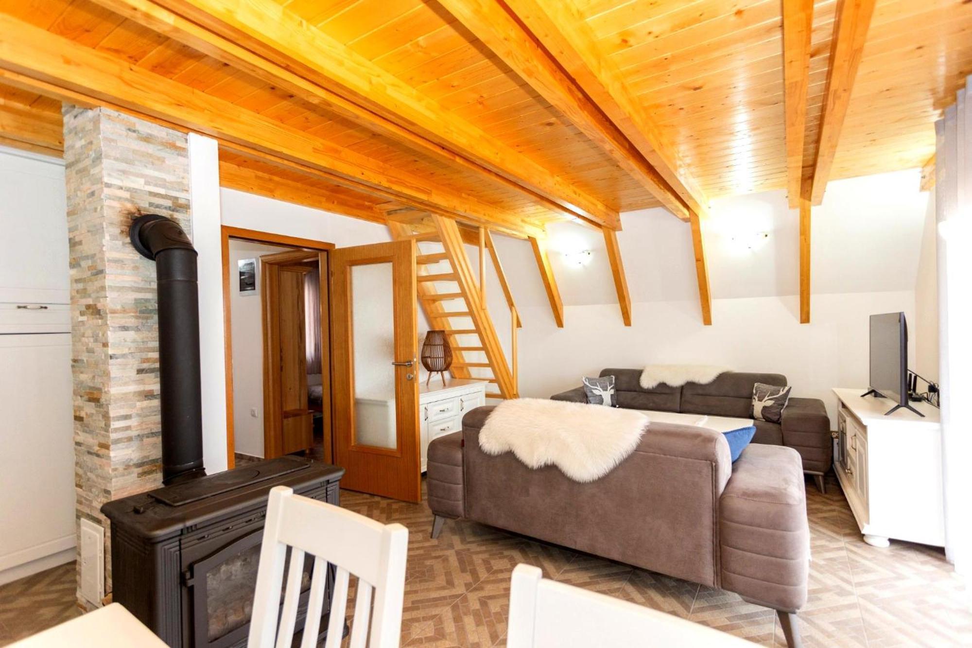 Hill View Chalets 자블야크 외부 사진