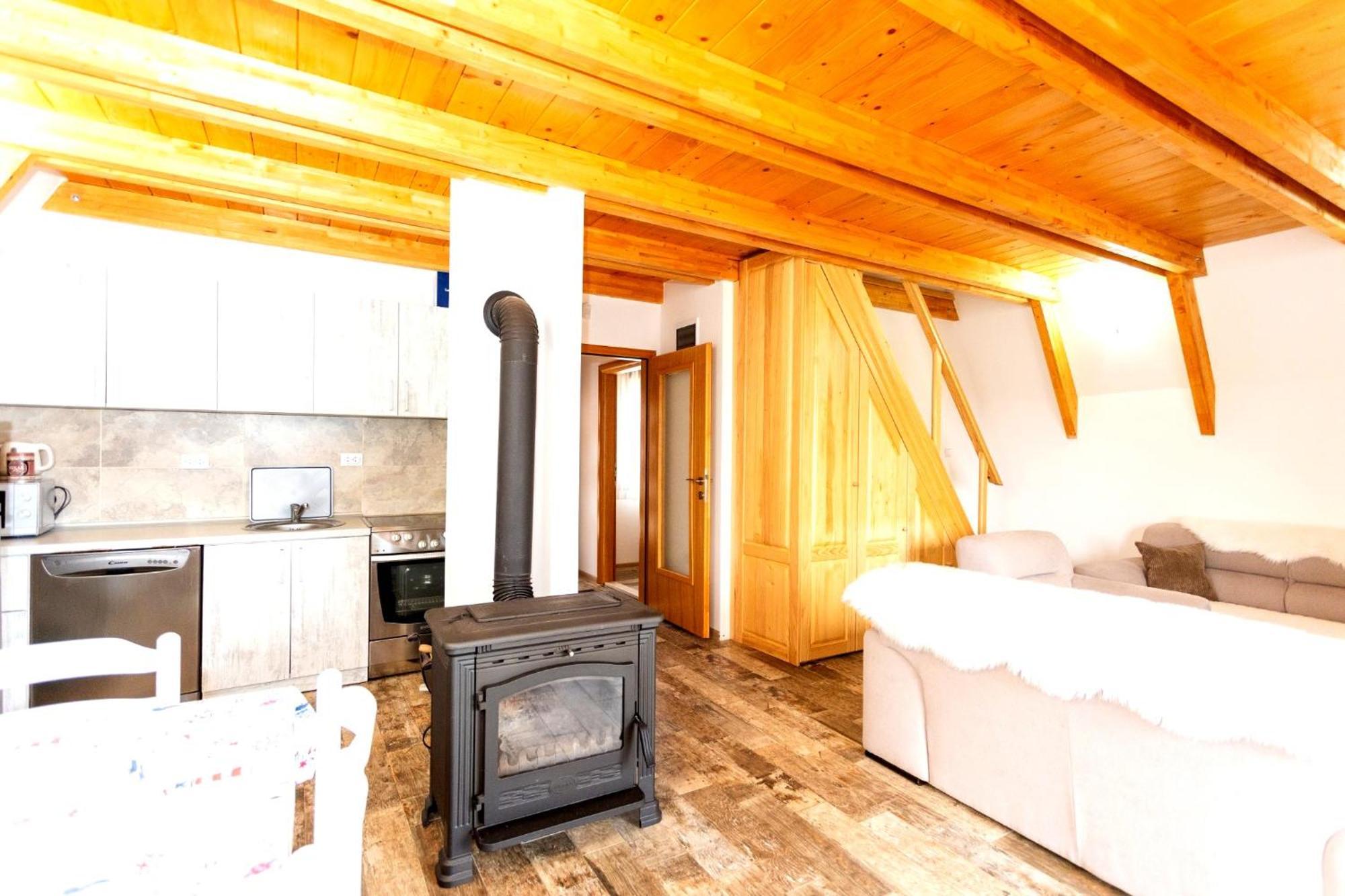 Hill View Chalets 자블야크 외부 사진