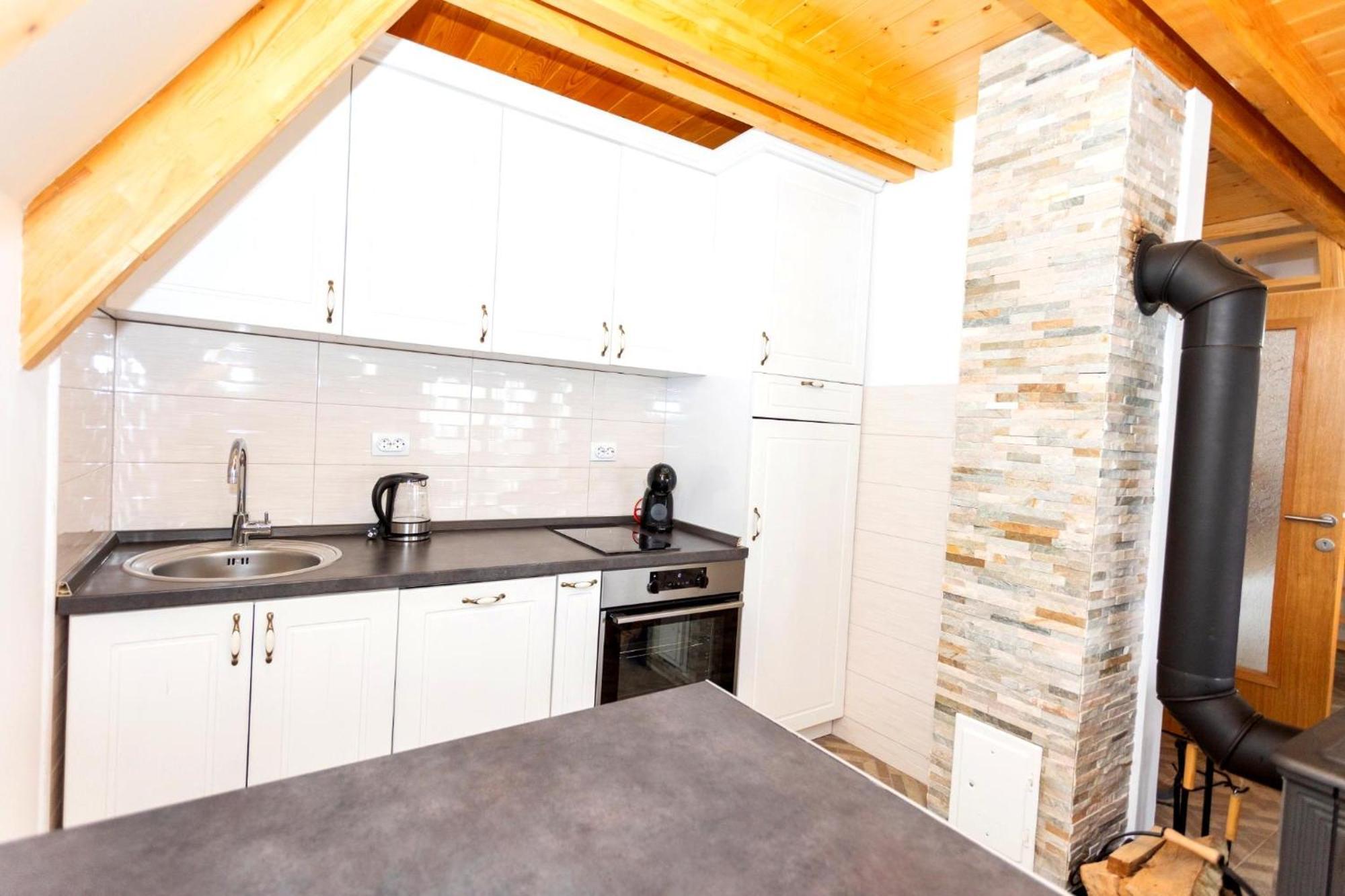 Hill View Chalets 자블야크 외부 사진