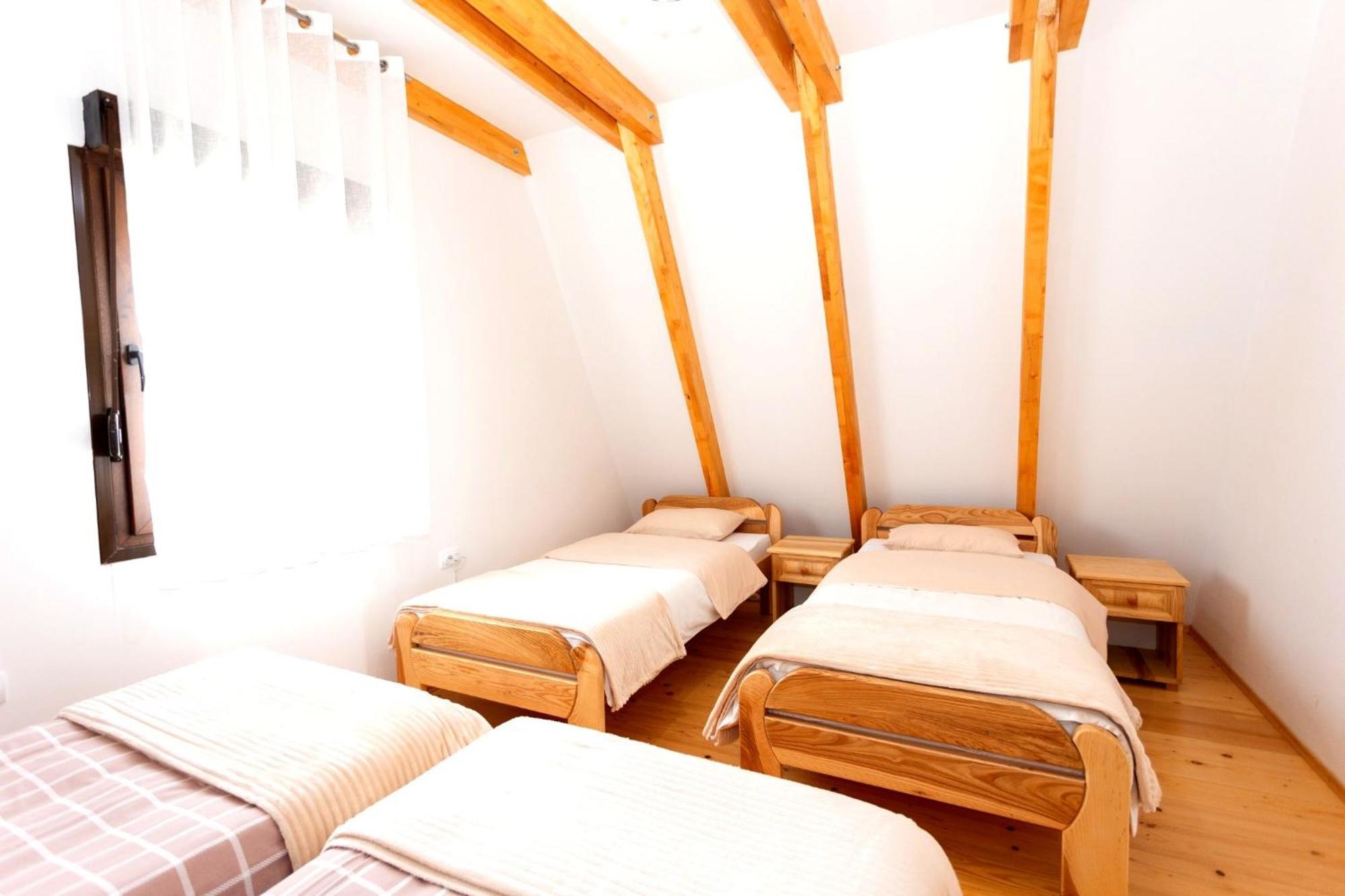 Hill View Chalets 자블야크 외부 사진