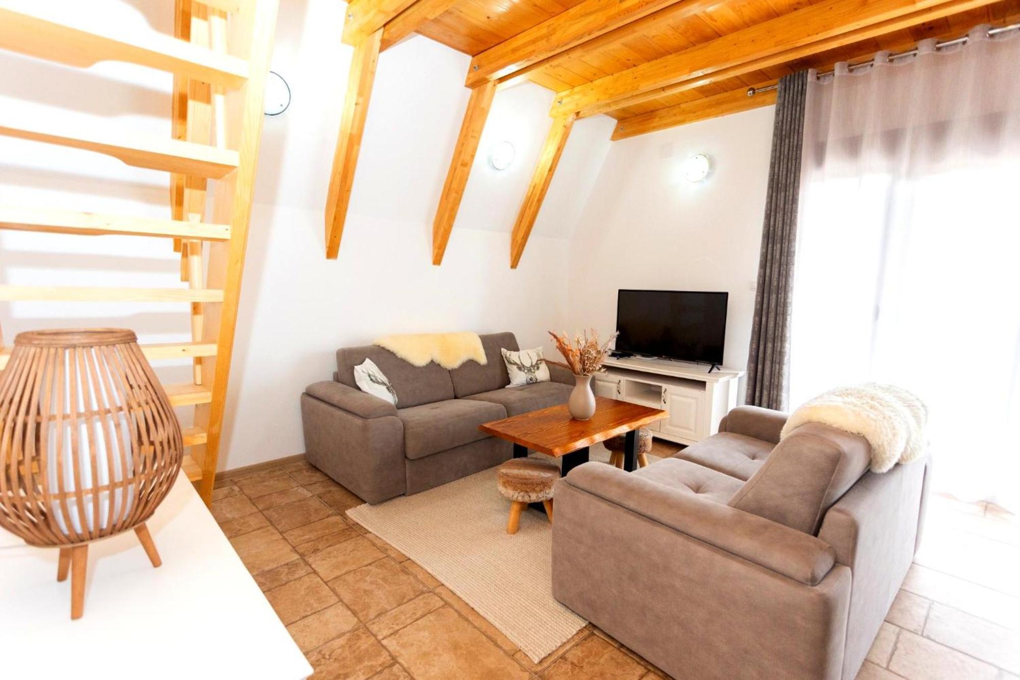Hill View Chalets 자블야크 외부 사진