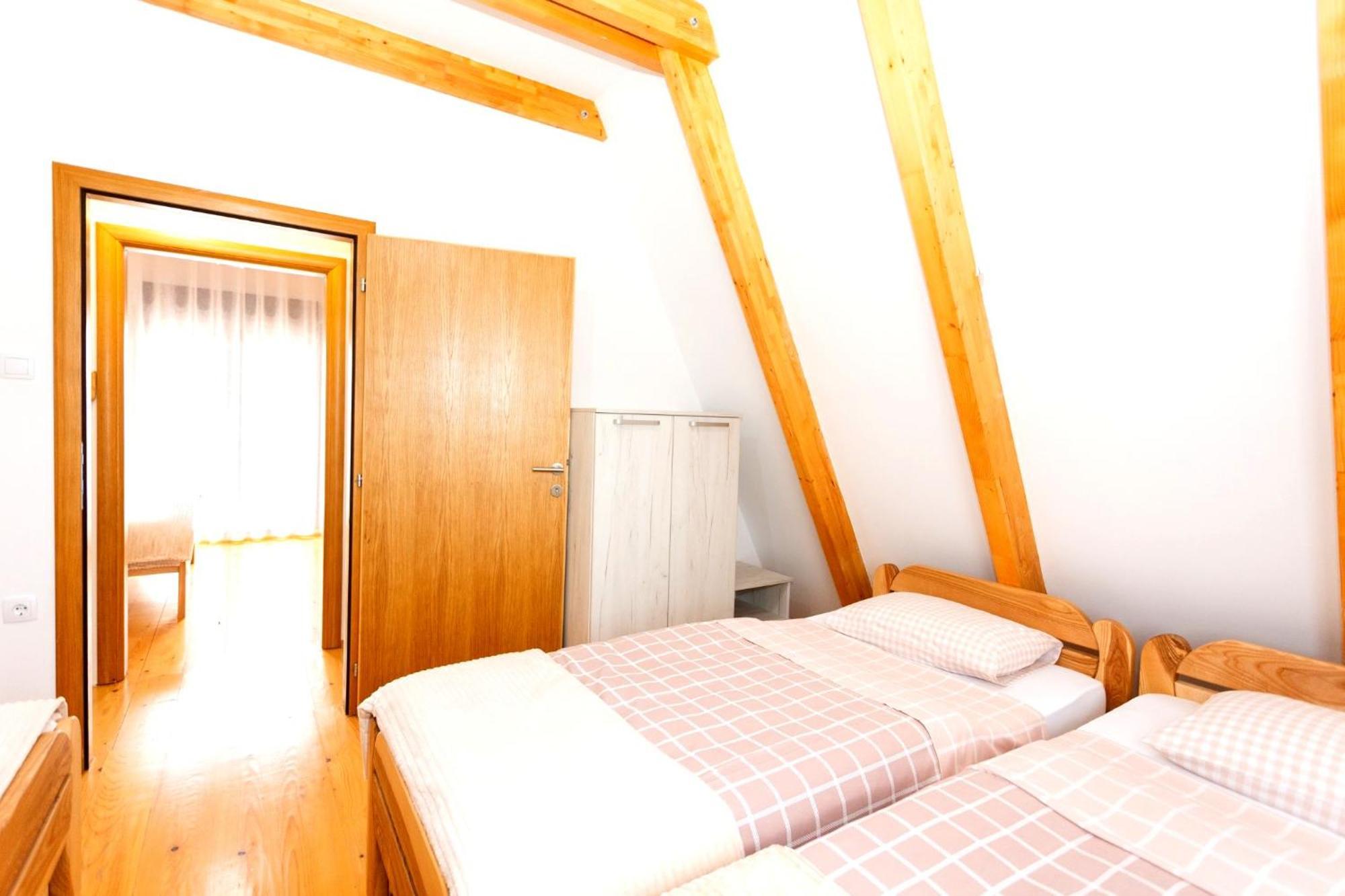 Hill View Chalets 자블야크 외부 사진