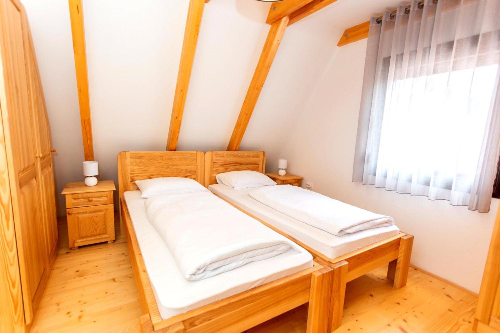 Hill View Chalets 자블야크 외부 사진