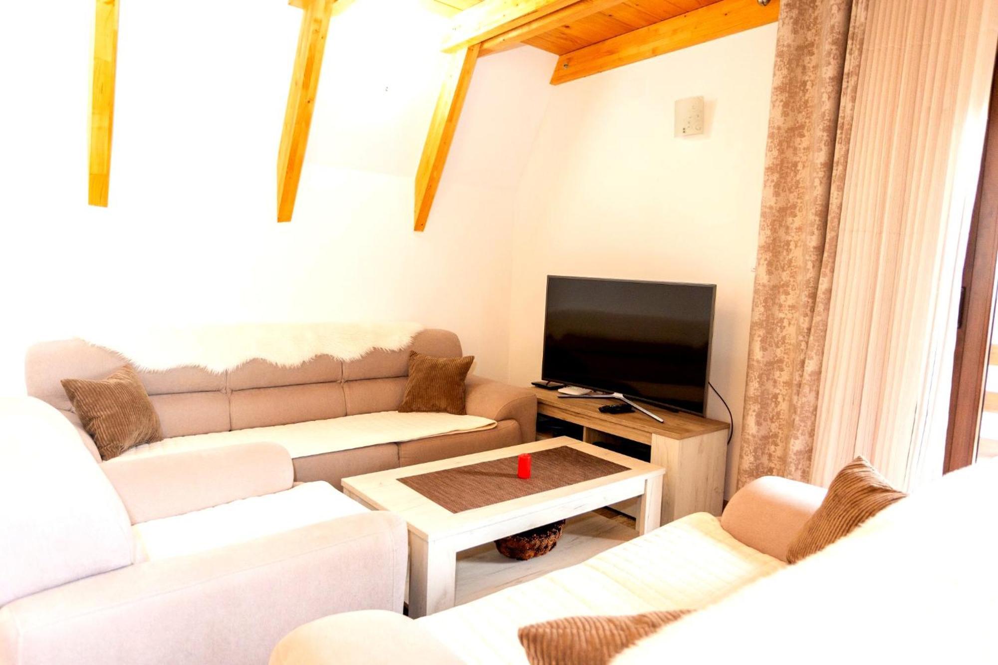 Hill View Chalets 자블야크 외부 사진