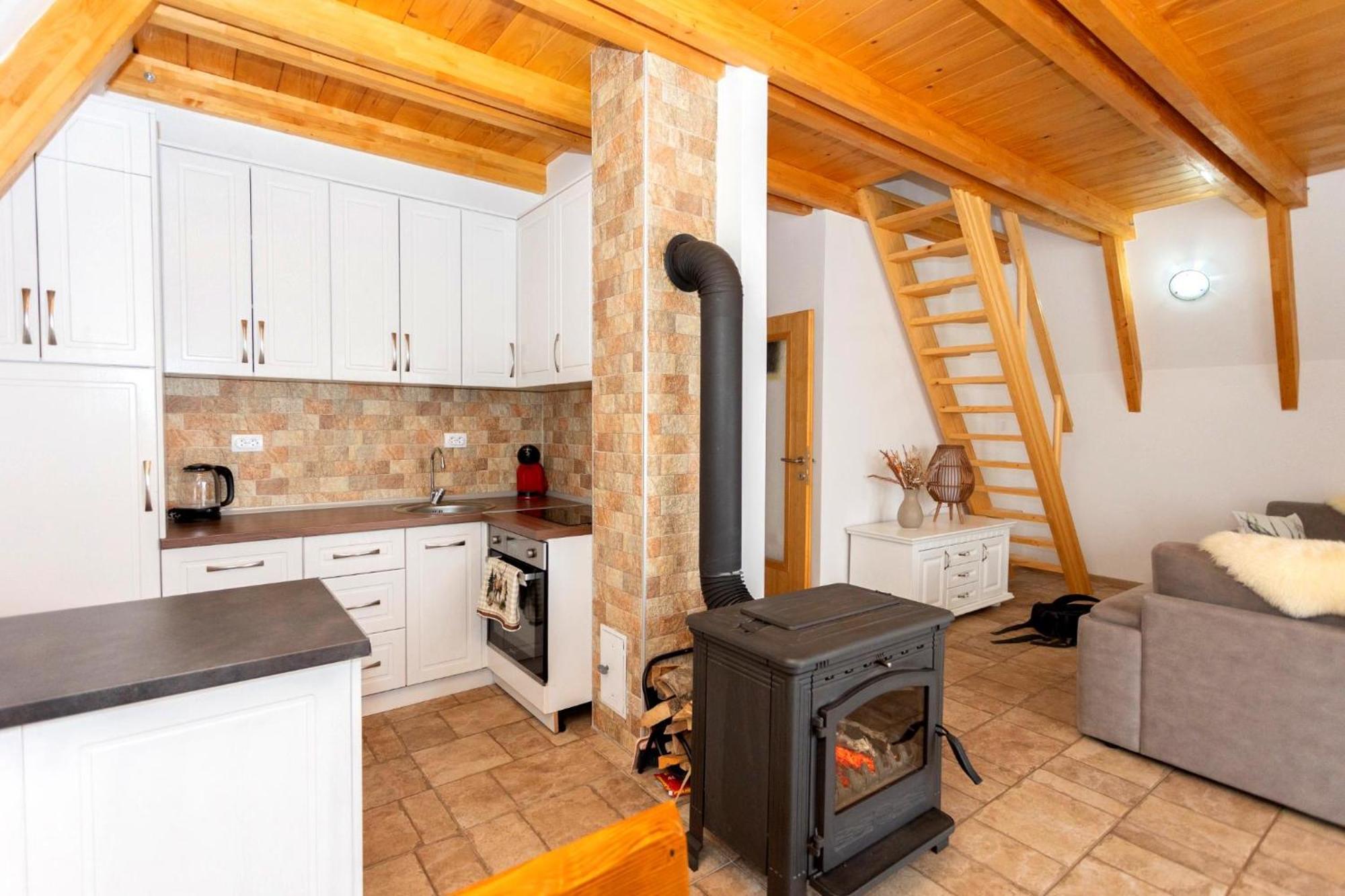 Hill View Chalets 자블야크 외부 사진