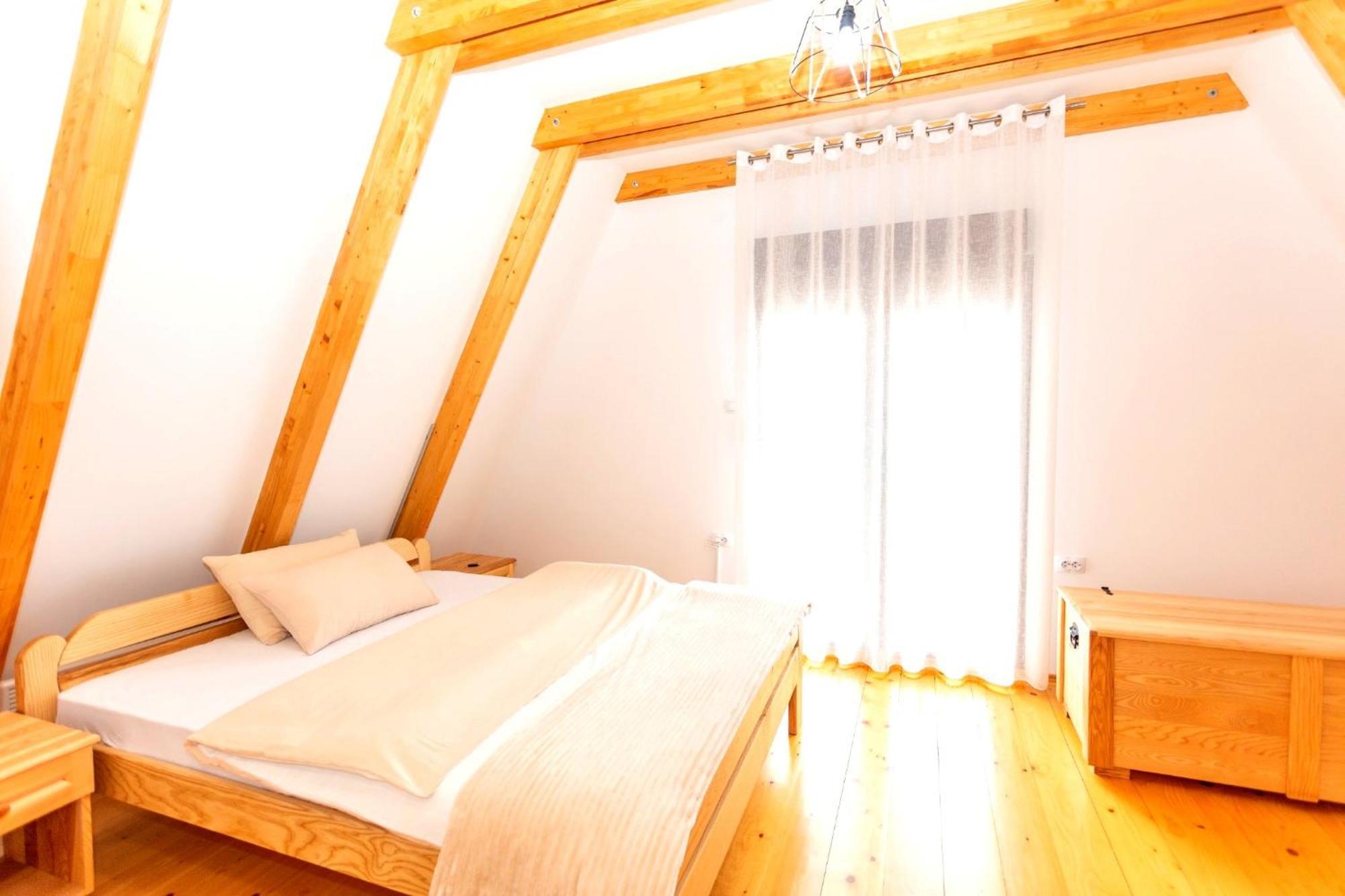 Hill View Chalets 자블야크 외부 사진