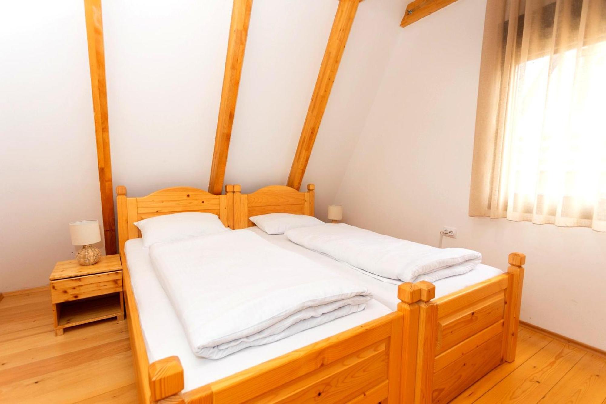 Hill View Chalets 자블야크 외부 사진