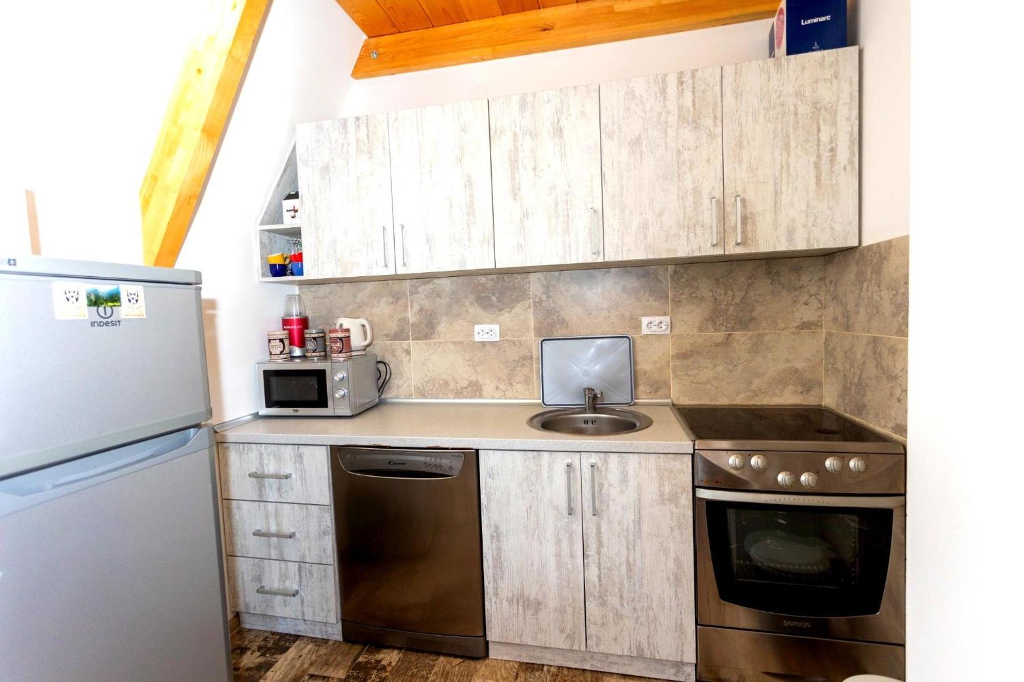 Hill View Chalets 자블야크 외부 사진