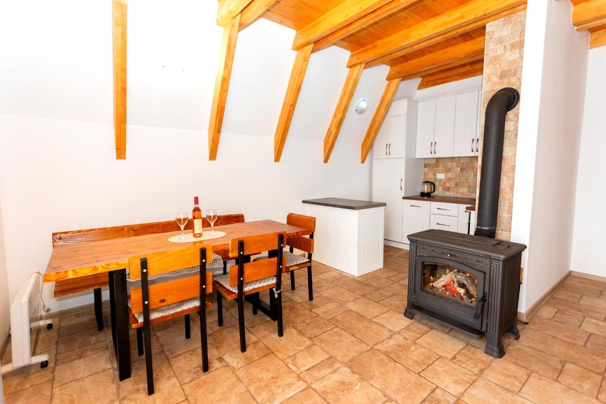 Hill View Chalets 자블야크 외부 사진