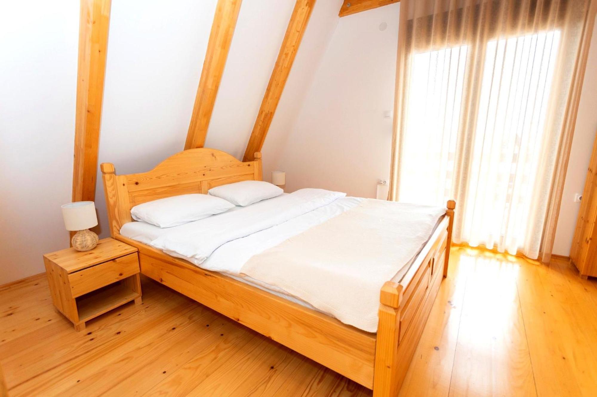 Hill View Chalets 자블야크 외부 사진